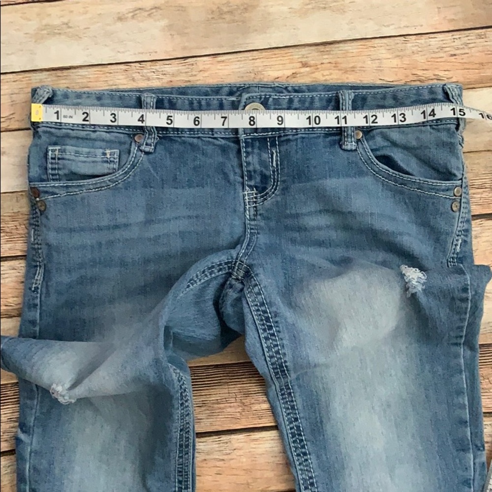 Maurices Distressed Denim Capris - Picture 4 of 6